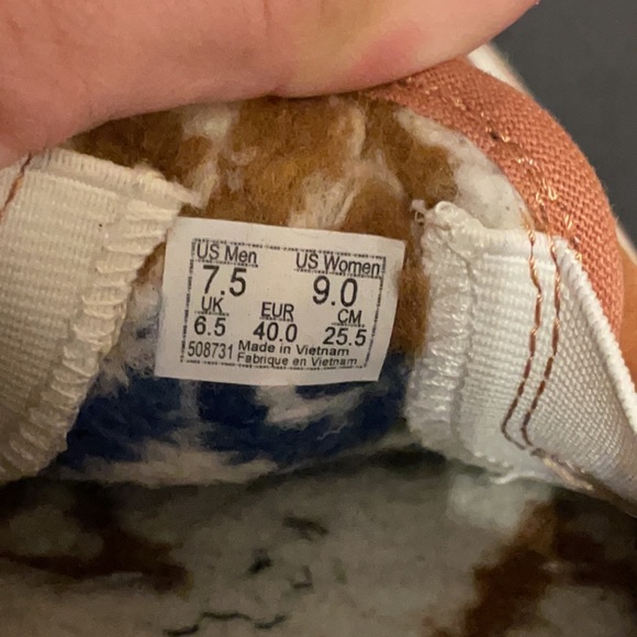 Vans brown suede like shoes - Picture 3 of 7